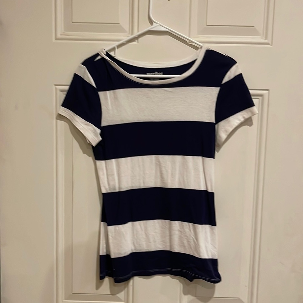 Old Navy Striped T-Shirt. Size Large